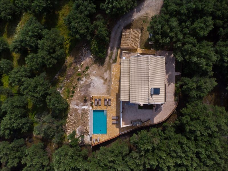 Bird's-eye view of the property