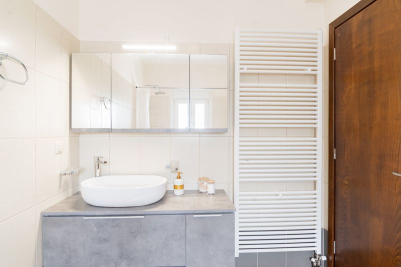 Bathroom vanity